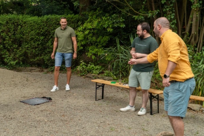 equipe univerp jouant au pallet