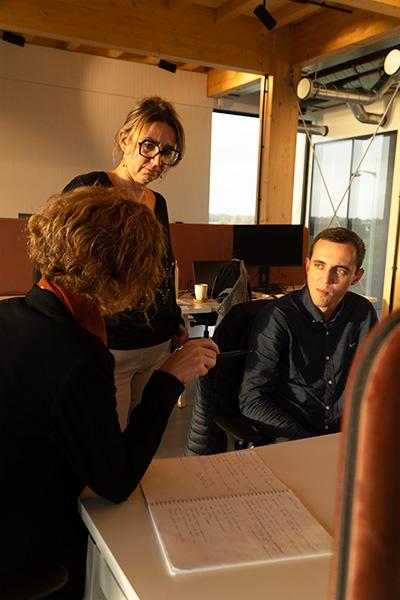 Un univers de travail stimulant et bienveillant Un univers de travail stimulant et bienveillant