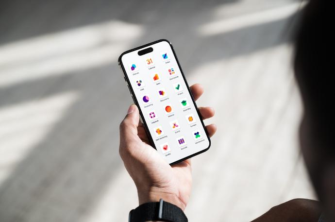 Smartphone montrant les apps Odoo